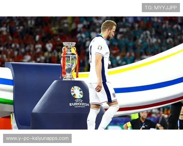 凯恩指挥前场站位后接应再传，热刺组织能力进一步提升